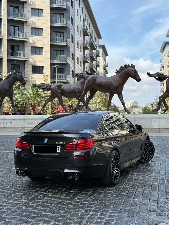 2015 BMW 528, 2.0L, 190000km - Image 2