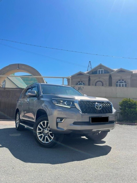2018 Toyota Land Cruiser Prado, 3.0L, 111000km - Image 2