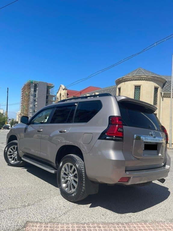 2018 Toyota Land Cruiser Prado, 3.0L, 111000km - Image 3