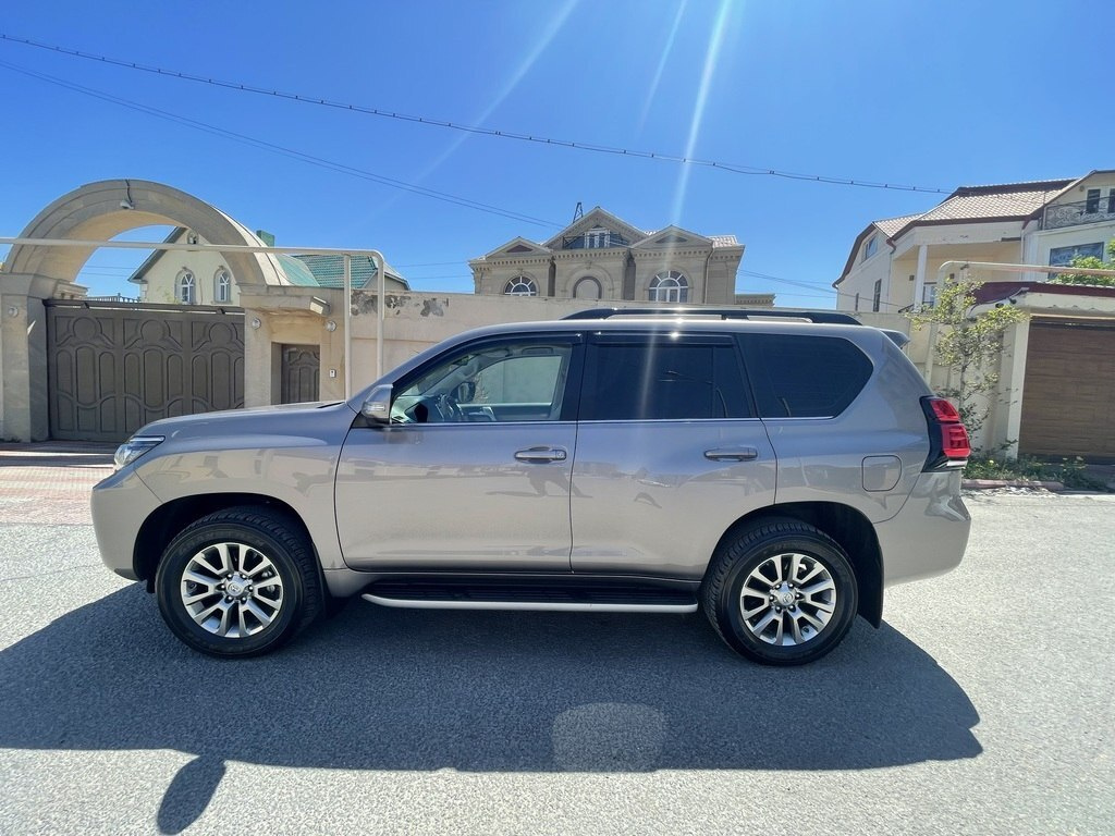 2018 Toyota Land Cruiser Prado, 3.0L, 111000km - Image 5