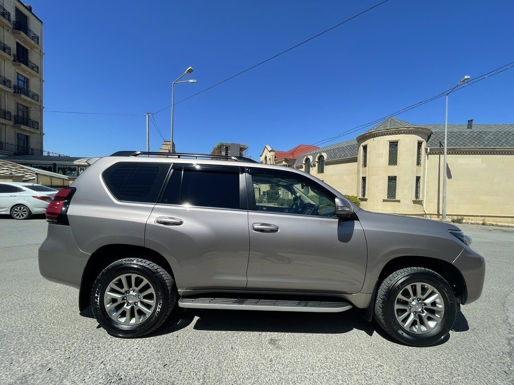 2018 Toyota Land Cruiser Prado, 3.0L, 111000km - Image 6