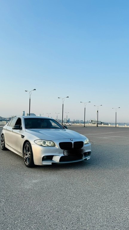 2013 BMW 528, 2.0L, 270000km - Image 1