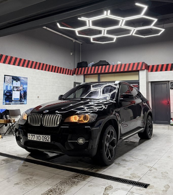 2012 BMW X6, 3.0L, 130000km - Image 1
