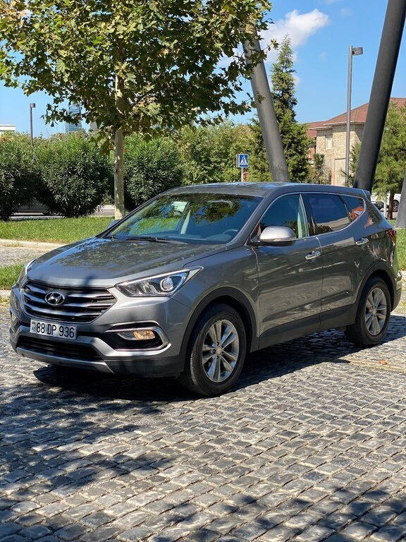 2017 Hyundai Santa Fe, 2.0L, 192000km - Image 2