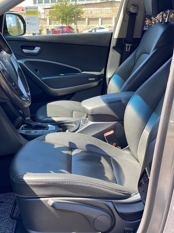 2017 Hyundai Santa Fe, 2.0L, 192000km - Image 14