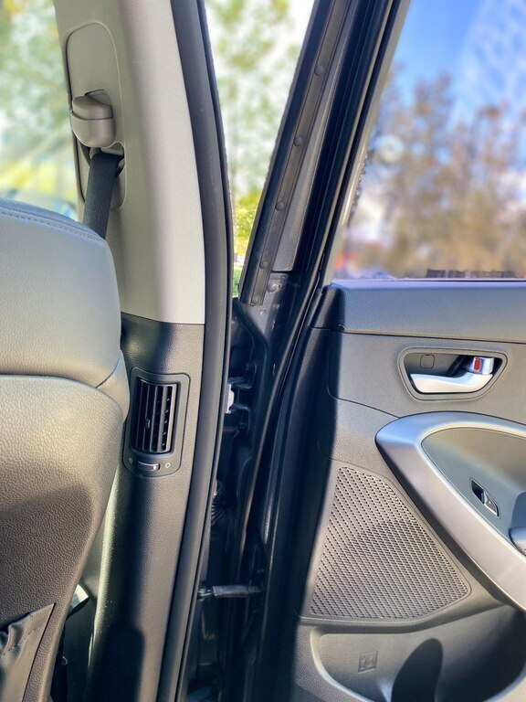 2017 Hyundai Santa Fe, 2.0L, 192000km - Image 17