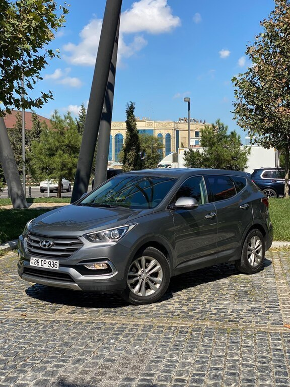2017 Hyundai Santa Fe, 2.0L, 192000km - Image 4
