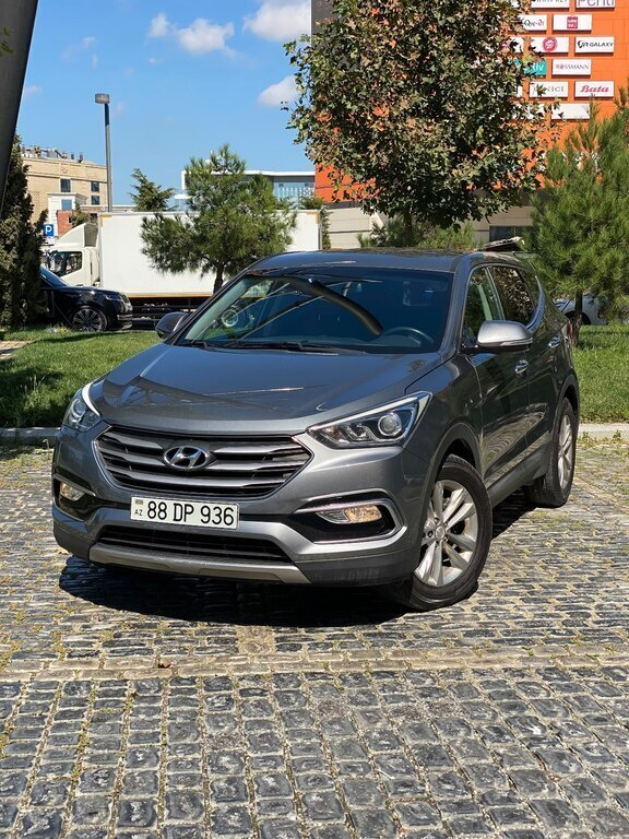 2017 Hyundai Santa Fe, 2.0L, 192000km - Image 5