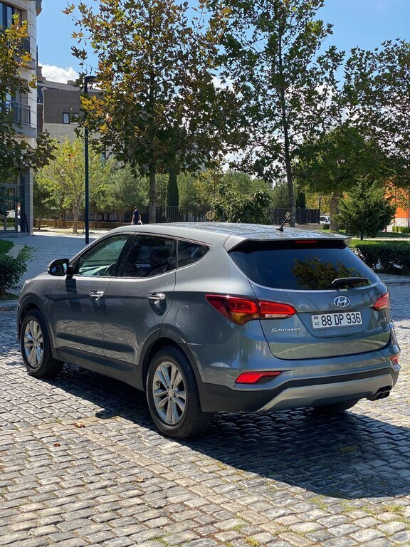 2017 Hyundai Santa Fe, 2.0L, 192000km - Image 9
