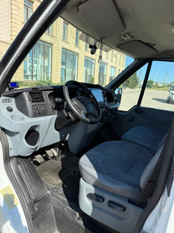 2011 Ford Transit, 2.4L, 211772km - Image 11