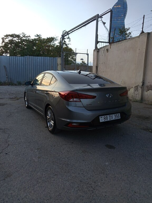 2018 Hyundai Elantra, 2.0L, 103642km - Image 2