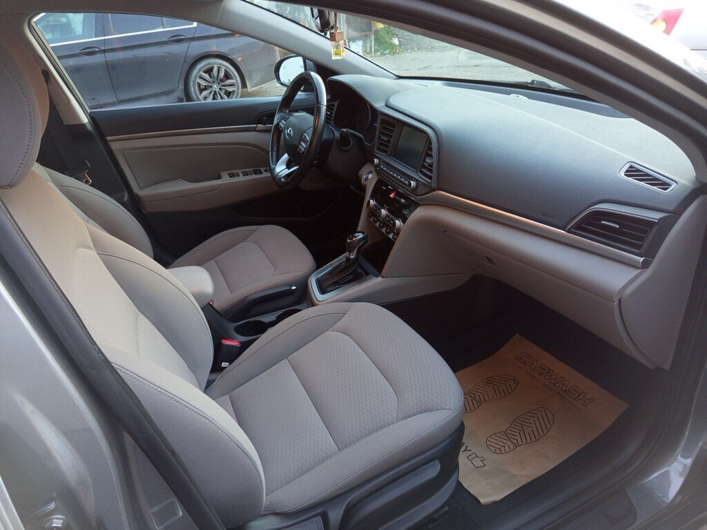 2018 Hyundai Elantra, 2.0L, 103642km - Image 3