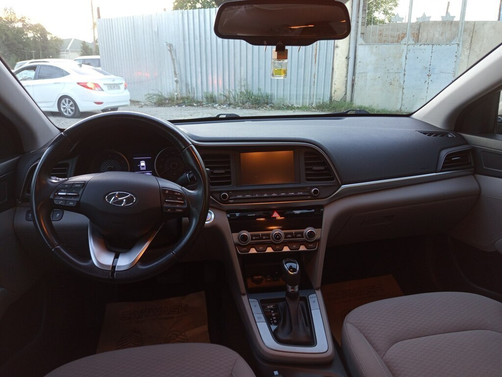 2018 Hyundai Elantra, 2.0L, 103642km - Image 4