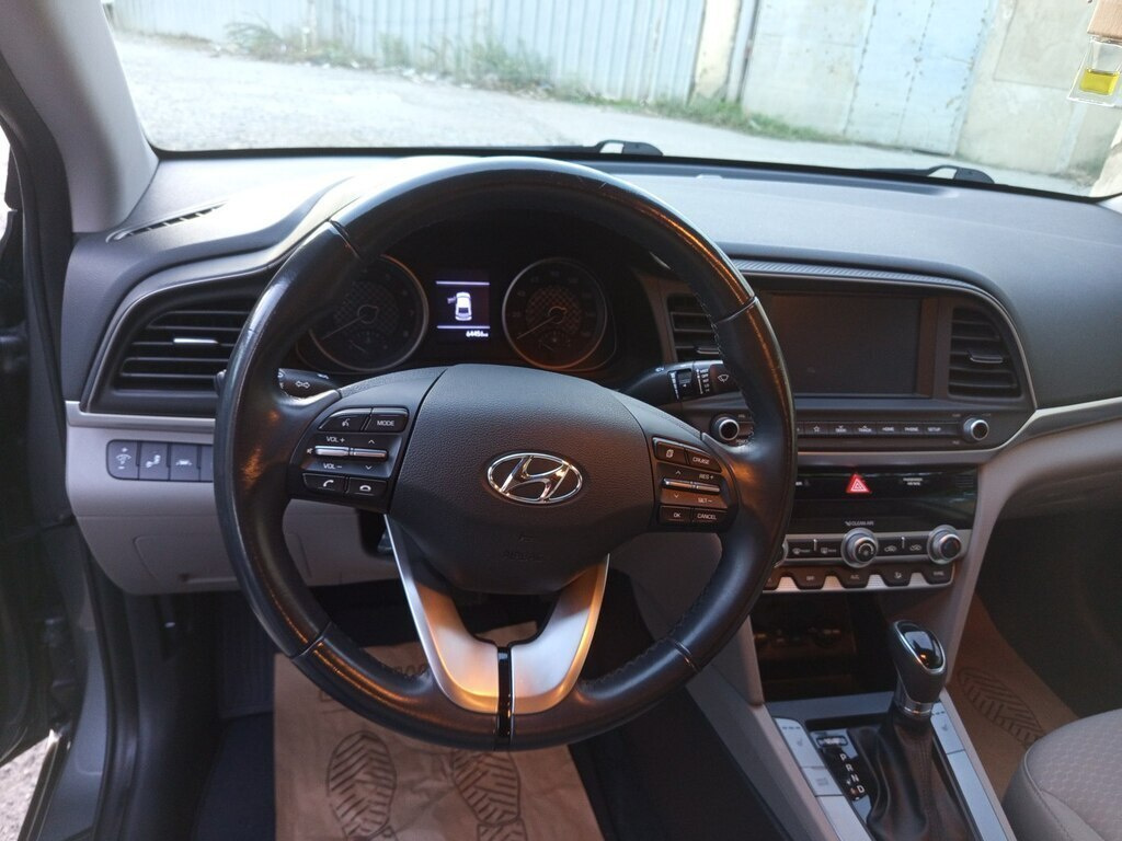 2018 Hyundai Elantra, 2.0L, 103642km - Image 5