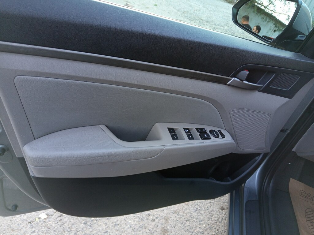 2018 Hyundai Elantra, 2.0L, 103642km - Image 8