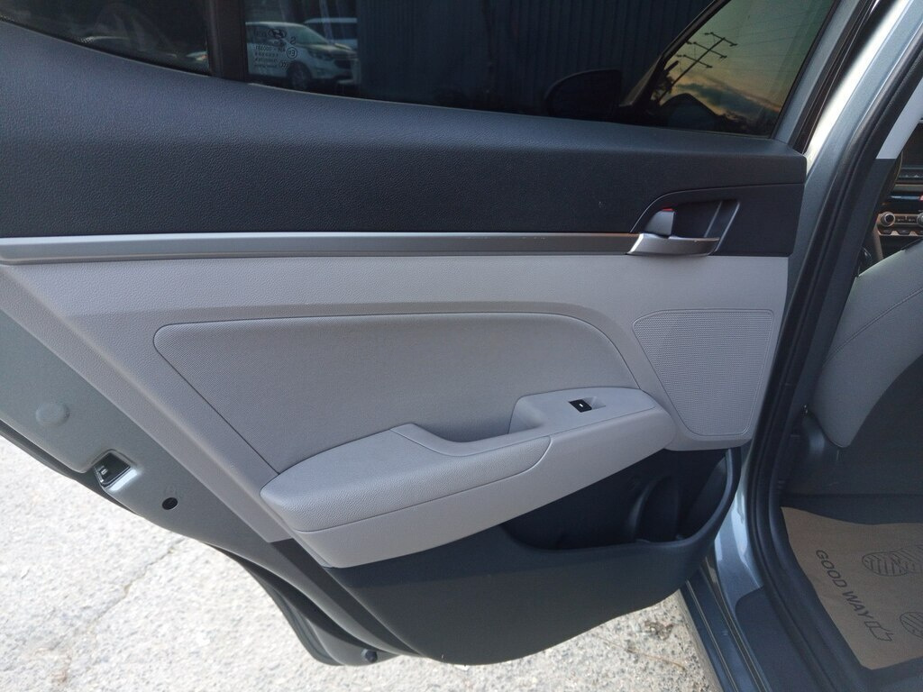 2018 Hyundai Elantra, 2.0L, 103642km - Image 9