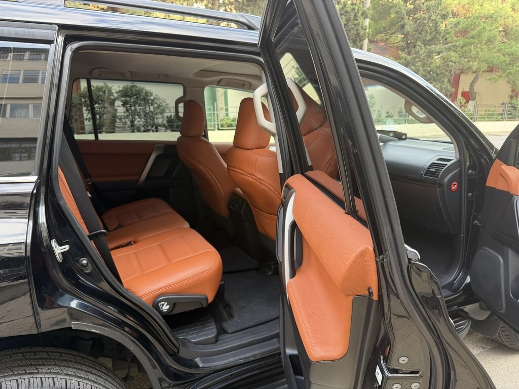 2014 Toyota Land Cruiser Prado, 2.7L, 159000km - Image 10