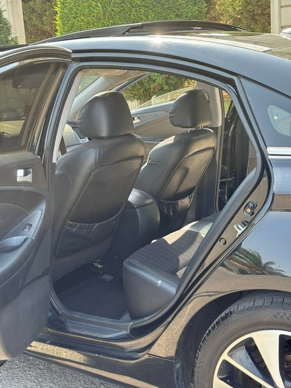 2011 Hyundai Sonata, 2.4L, 228000km - Image 11