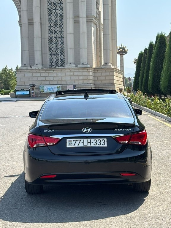 2011 Hyundai Sonata, 2.4L, 228000km - Image 3
