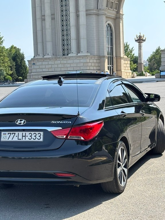 2011 Hyundai Sonata, 2.4L, 228000km - Image 4