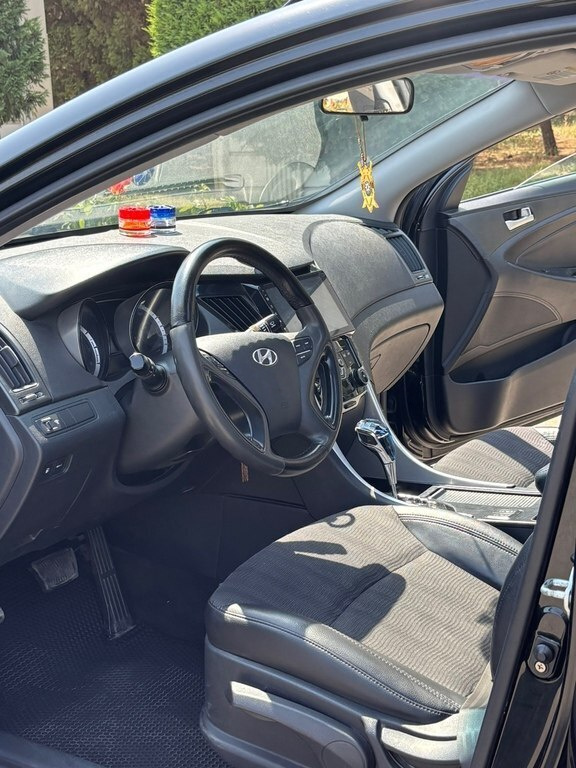 2011 Hyundai Sonata, 2.4L, 228000km - Image 8
