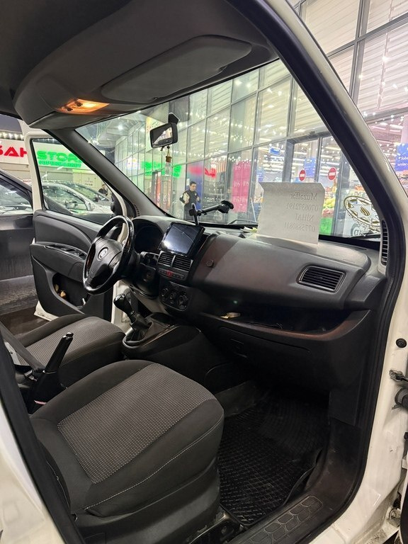 2010 Fiat Doblo, 1.3L, 387745km - Image 2