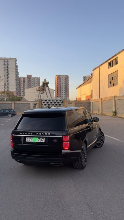 2017 Land Rover Range Rover, 3.0L, 125617km - Image 2