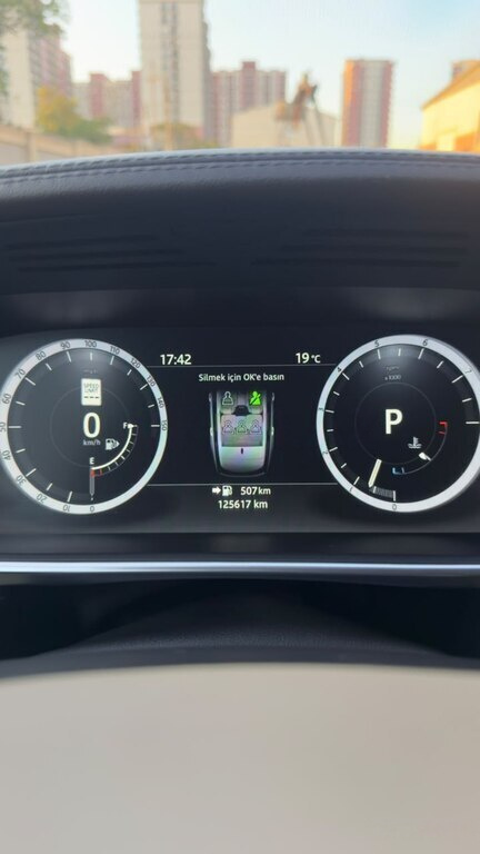 2017 Land Rover Range Rover, 3.0L, 125617km - Image 3