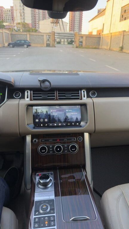 2017 Land Rover Range Rover, 3.0L, 125617km - Image 4