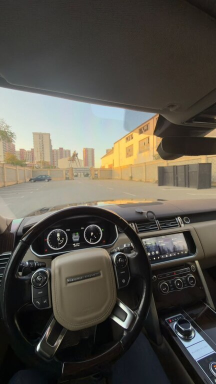 2017 Land Rover Range Rover, 3.0L, 125617km - Image 8