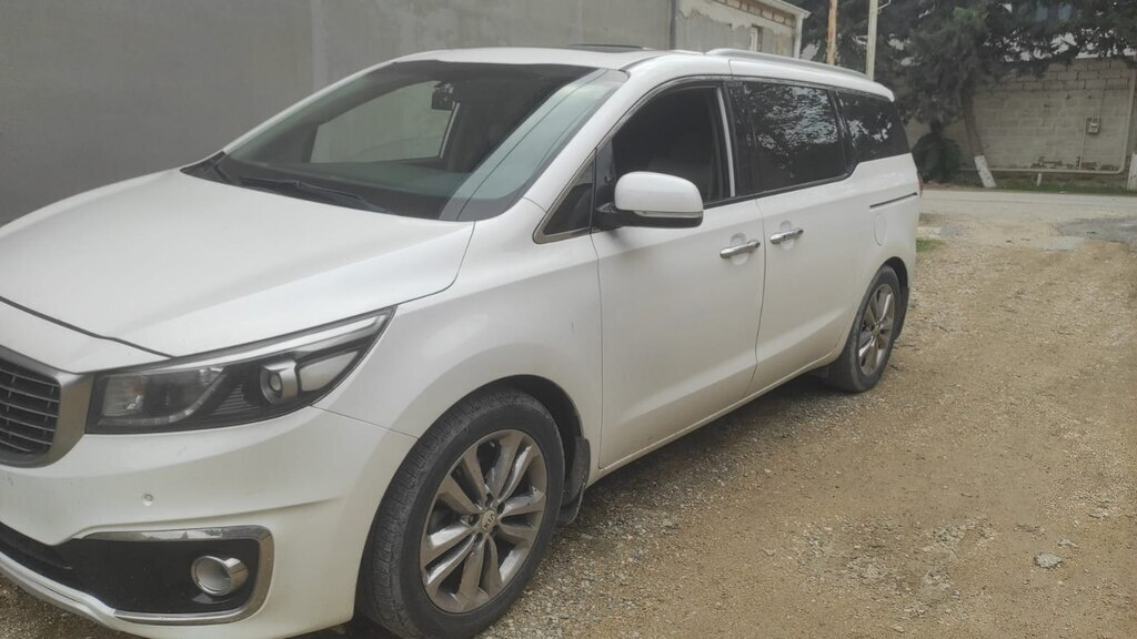 2017 Kia Carnival, 2.2L, 159000km - Image 1