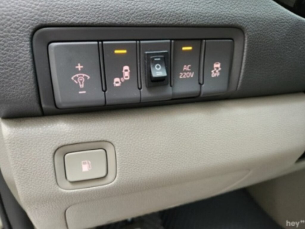 2017 Kia Carnival, 2.2L, 159000km - Image 9