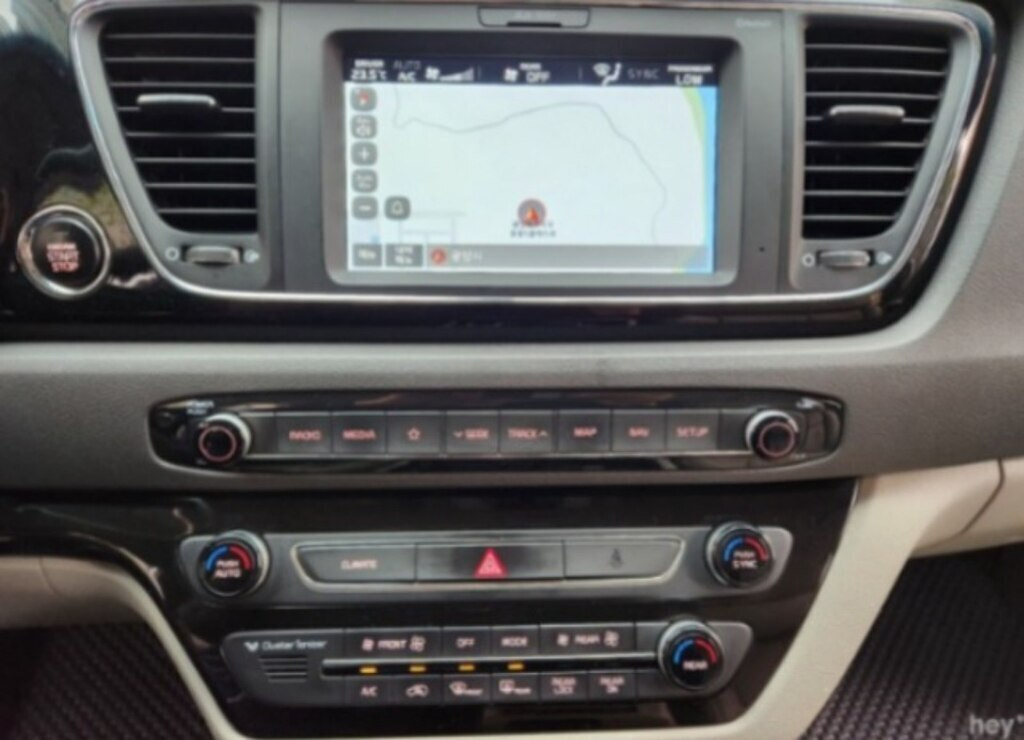 2017 Kia Carnival, 2.2L, 159000km - Image 10