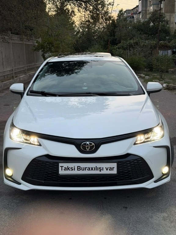 2025 Toyota Corolla, 1.8L, 52500km - Image 1