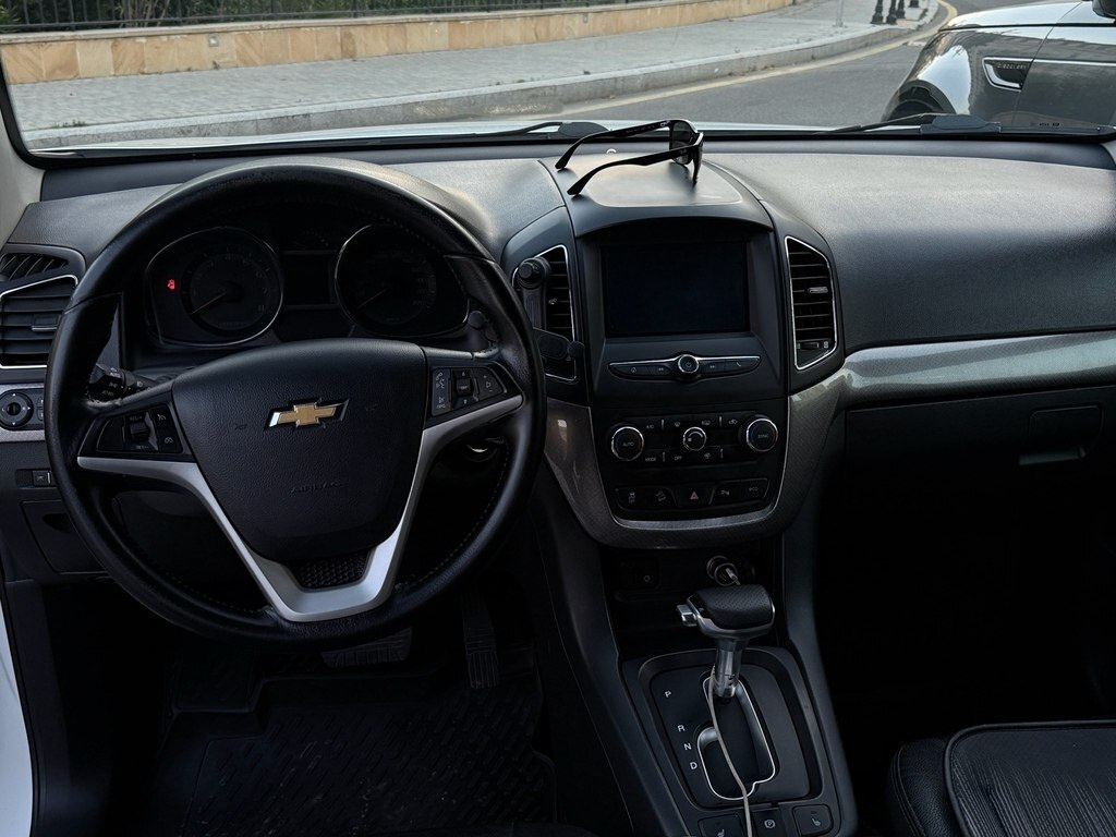 2016 Chevrolet Captiva, 2.4L, 139000km - Image 3