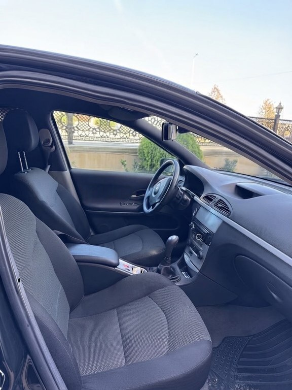 2007 Renault Laguna, 2.0L, 298200km - Image 12