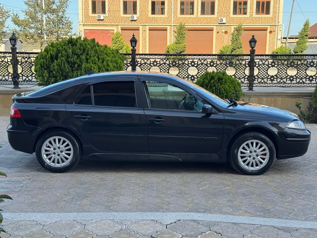 2007 Renault Laguna, 2.0L, 298200km - Image 5