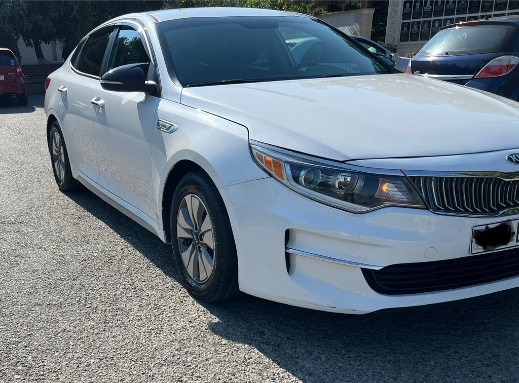 2017 Kia Optima, 2.0L, 164153km - Image 2