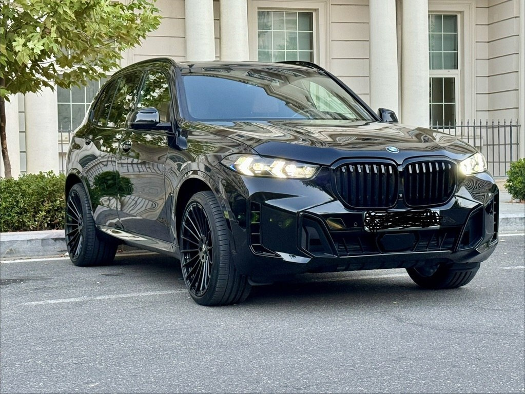 2023 BMW X5, 3.0L, 54000km - Image 1