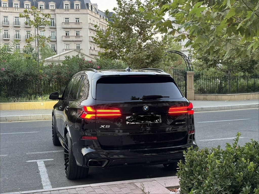 2023 BMW X5, 3.0L, 54000km - Image 2