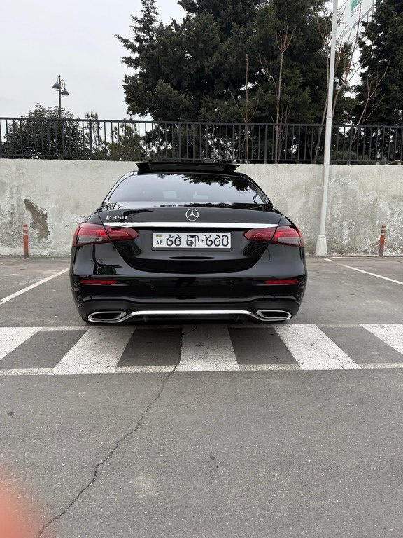 2022 Mercedes E 350, 2.0L, 91000km - Image 2