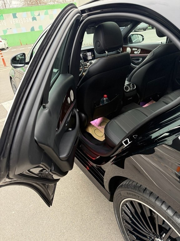 2022 Mercedes E 350, 2.0L, 91000km - Image 13
