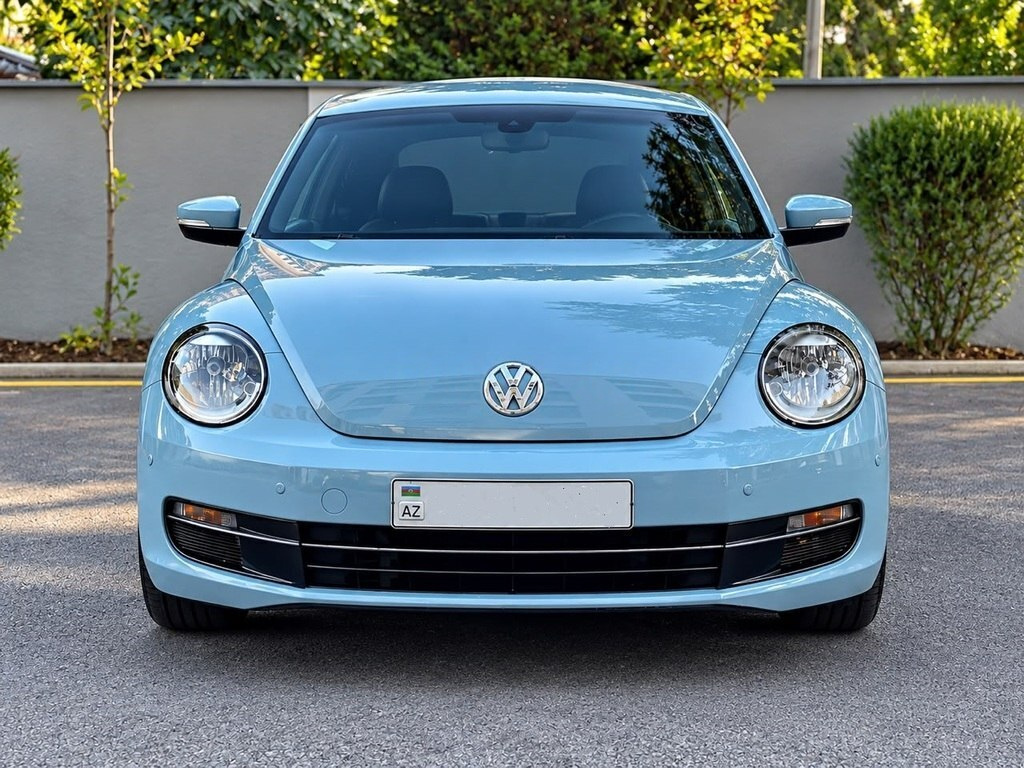 2013 Volkswagen Beetle, 2.5L, 97000km - Image 2