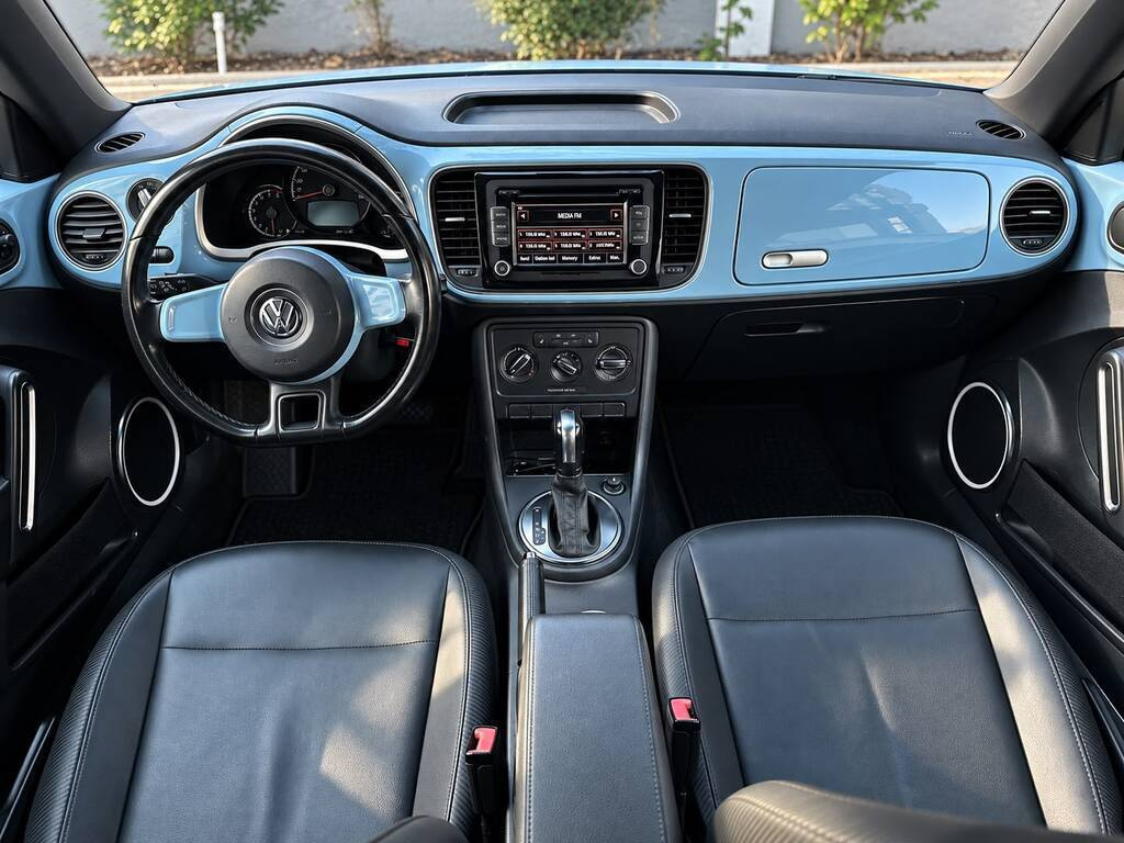 2013 Volkswagen Beetle, 2.5L, 97000km - Image 11