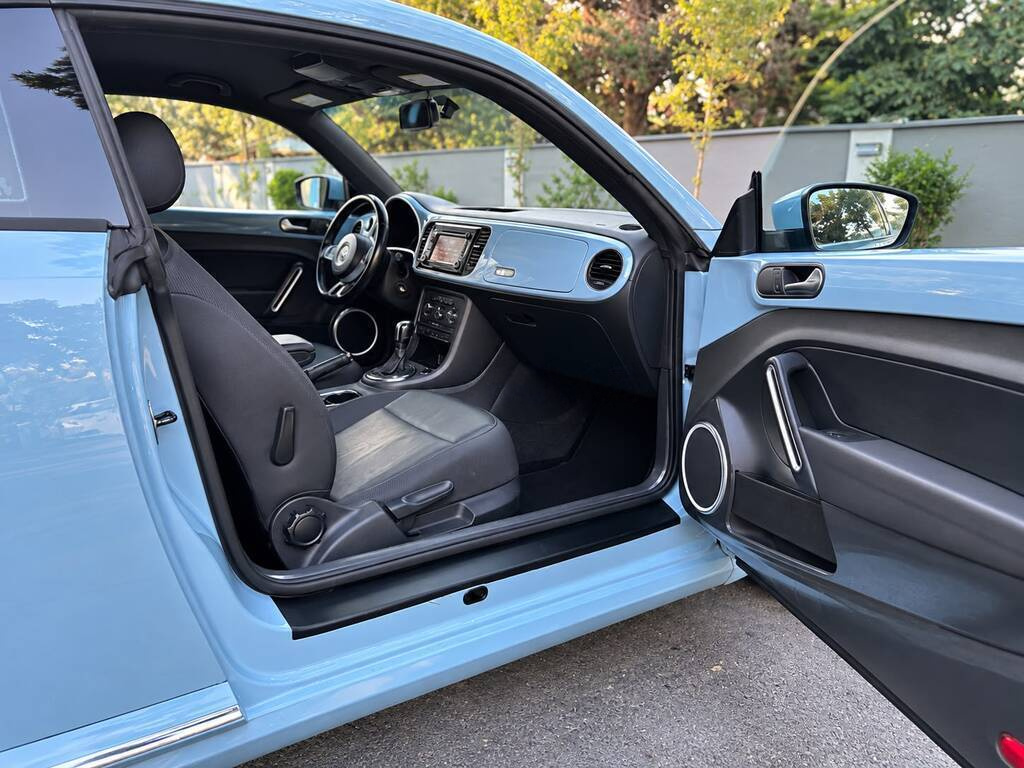 2013 Volkswagen Beetle, 2.5L, 97000km - Image 13