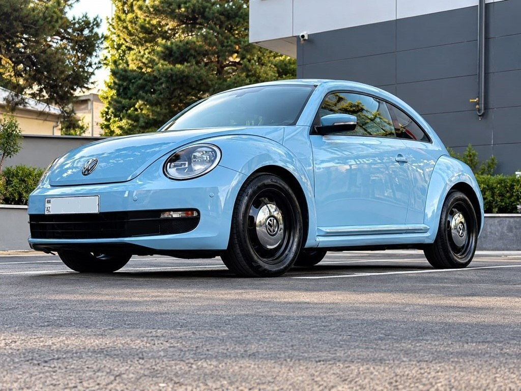 2013 Volkswagen Beetle, 2.5L, 97000km - Image 4