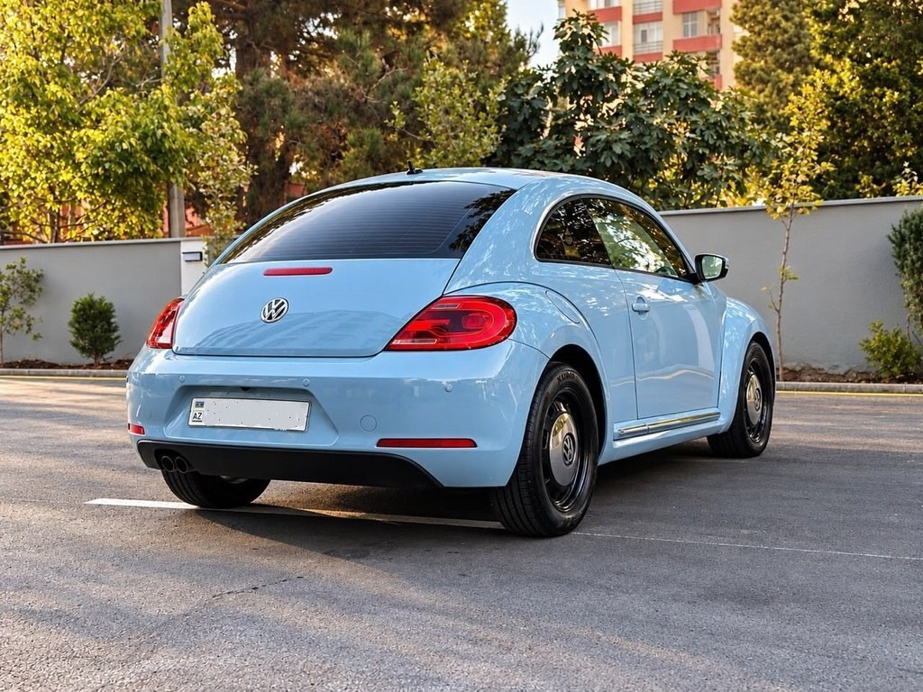 2013 Volkswagen Beetle, 2.5L, 97000km - Image 5