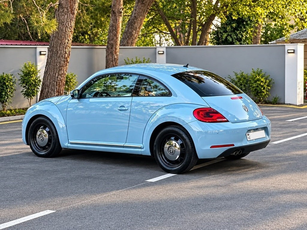 2013 Volkswagen Beetle, 2.5L, 97000km - Image 7