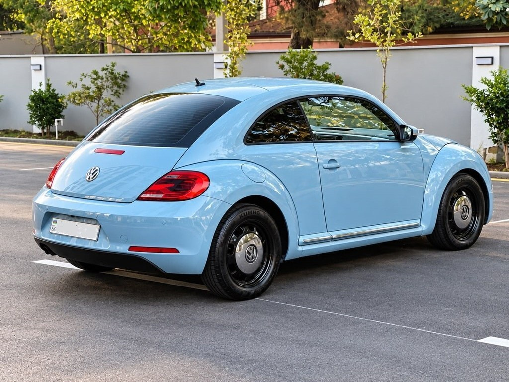 2013 Volkswagen Beetle, 2.5L, 97000km - Image 8