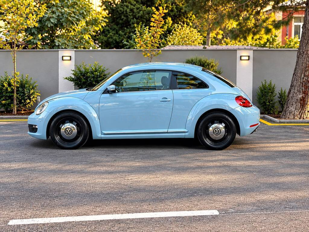 2013 Volkswagen Beetle, 2.5L, 97000km - Image 9